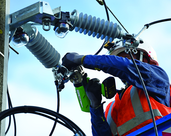 自来水抢险车在电力应用